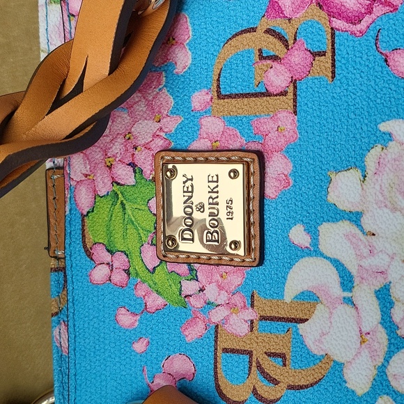 Hydrangea Monogram Nelly Tote nwt - Picture 8 of 9